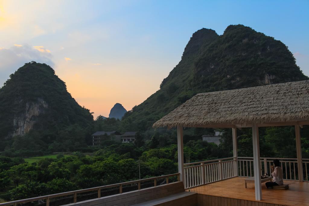 Zen Box House Hotel Yangshuo Bagian luar foto