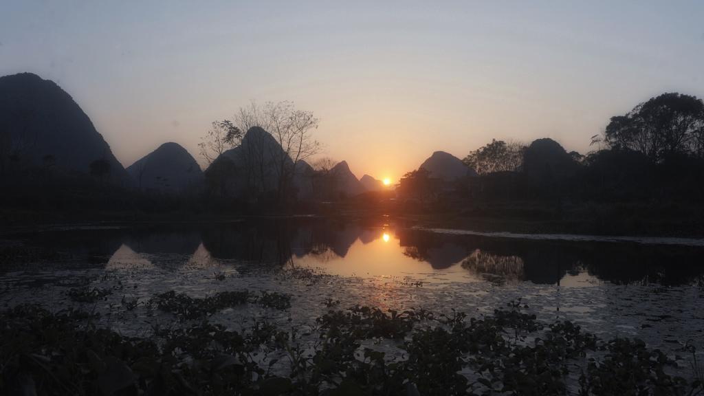 Zen Box House Hotel Yangshuo Bagian luar foto