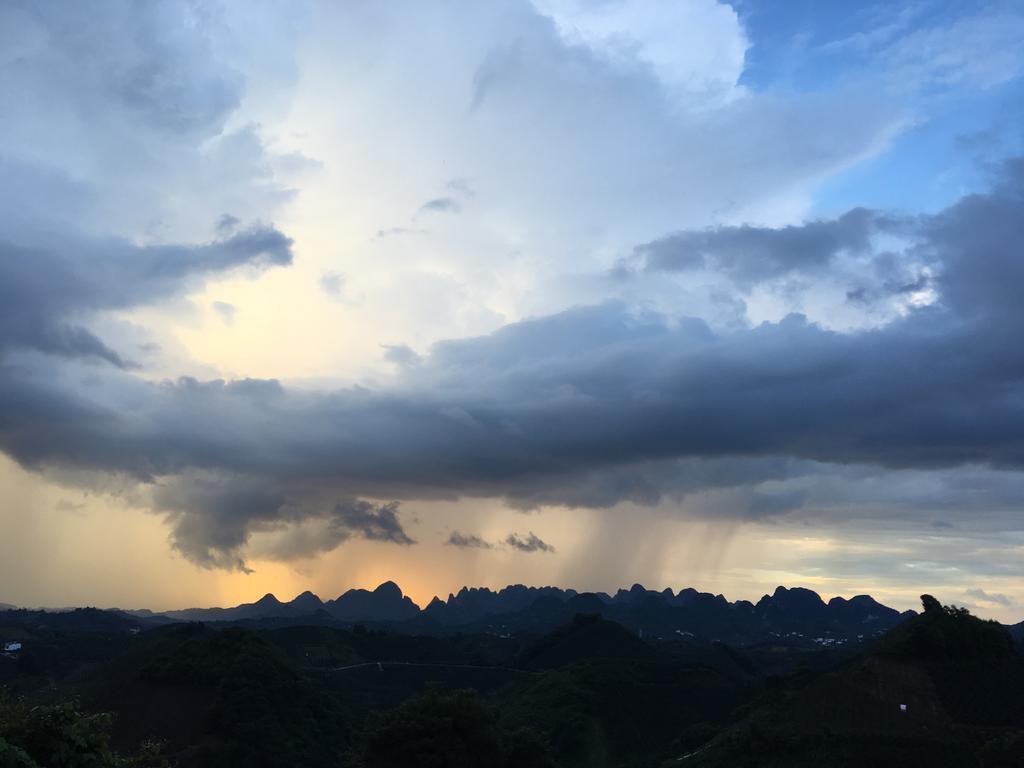Zen Box House Hotel Yangshuo Bagian luar foto